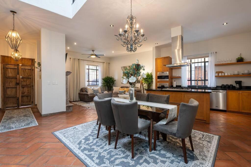 Elegant 3Br Home With Rooftop & Grill In Centro San Miguel 산미겔데아옌데 외부 사진